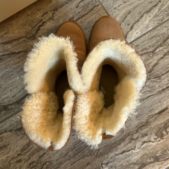 UGG Women’s Boots - Chestnut -Size 7 -Gently used - Picture 4 of 8